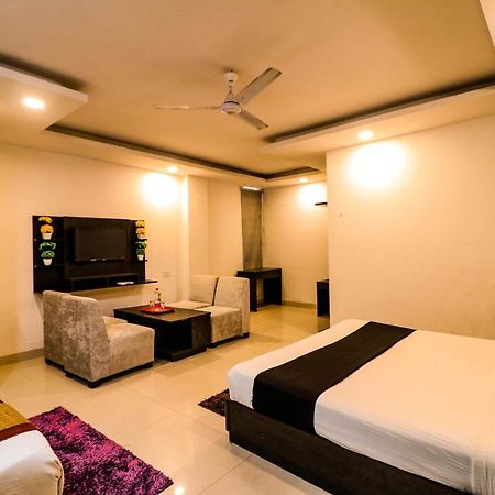Hotel Olive Zone Near Delhi Airport Új-Delhi Kültér fotó